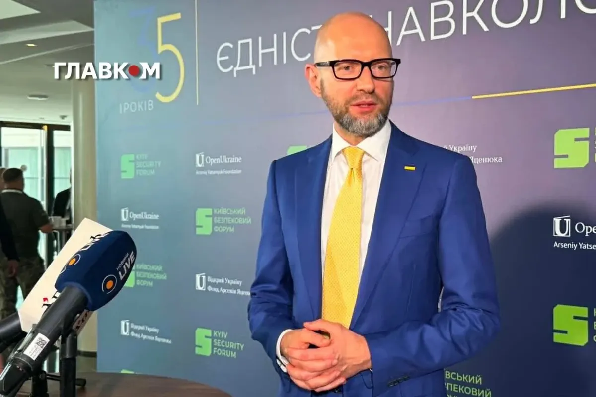 Яценюк розповів жарт про торт «Рошен» на честь перемоги Порошенка