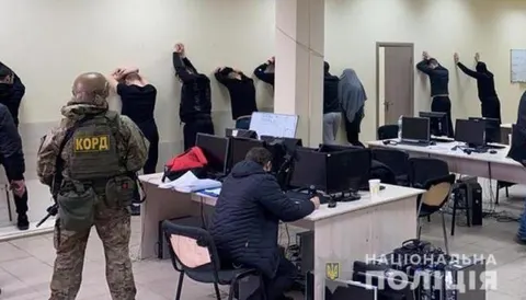 Шахрайські кол-центри в Україні: за участь у «офісі» загрожує до 10 років