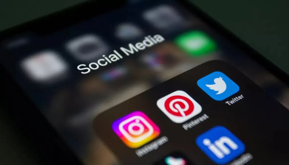 ЄС хоче заборонити соцмережі для дітей до 13 років