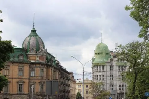 Депутати взялися за благоустрій: ремонти доріг і шкіл у різних районах Львова
