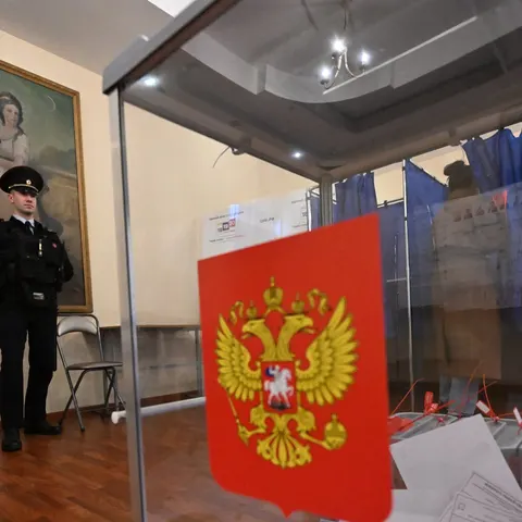«Єдина росія» взяла рекордні 355 місць, а тоді почала виправляти цифри про депут