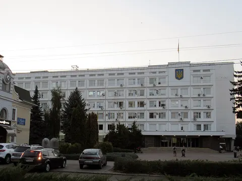Черкаська міськрада збереться на 105-ту сесію: світлофор, сквер і ліс