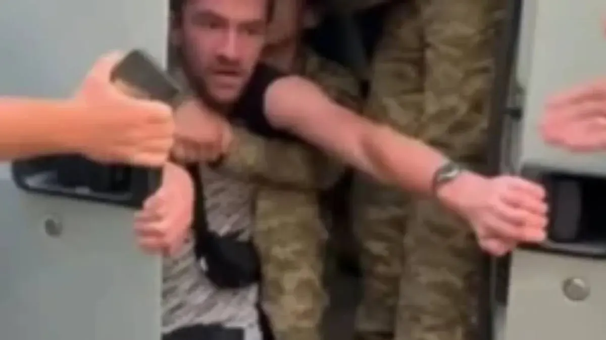 «Просять, щоб їх розформували»: Разумков про розмови з працівниками ТЦК