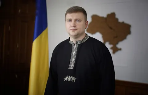 Суд стягне з ексміністра Коваля 4,3 млн грн за квартиру родички