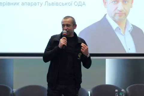 Керівник апарату Львівської ОВА отримав понад 100 тисяч зарплати