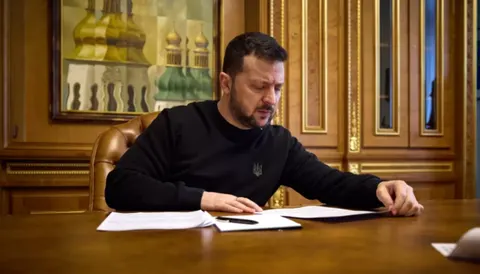 Зеленський підписав закон про рівні права для військових з числа колишніх засудж