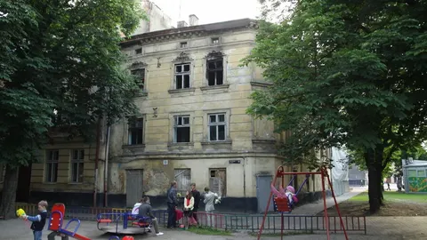 Понад 1300 кв. м у центрі Львова стоять занедбані: мерія тисне на родину Дубневи