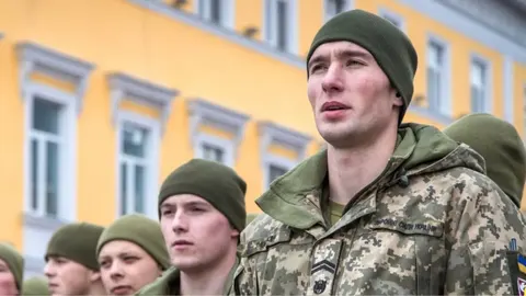 Контрактникам можуть не дати обіцяних звільнень: у Міноборони пояснили ситуацію