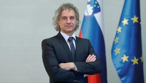 Словенія зняла недоторканність з експрем'єра Голоба