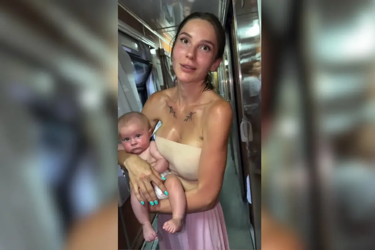 Спека у вагонах «Укрзалізниці»: пасажирка показала стан дітей