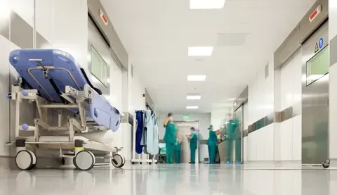 Уряд визначив, як лікарні працюватимуть під час повітряної загрози