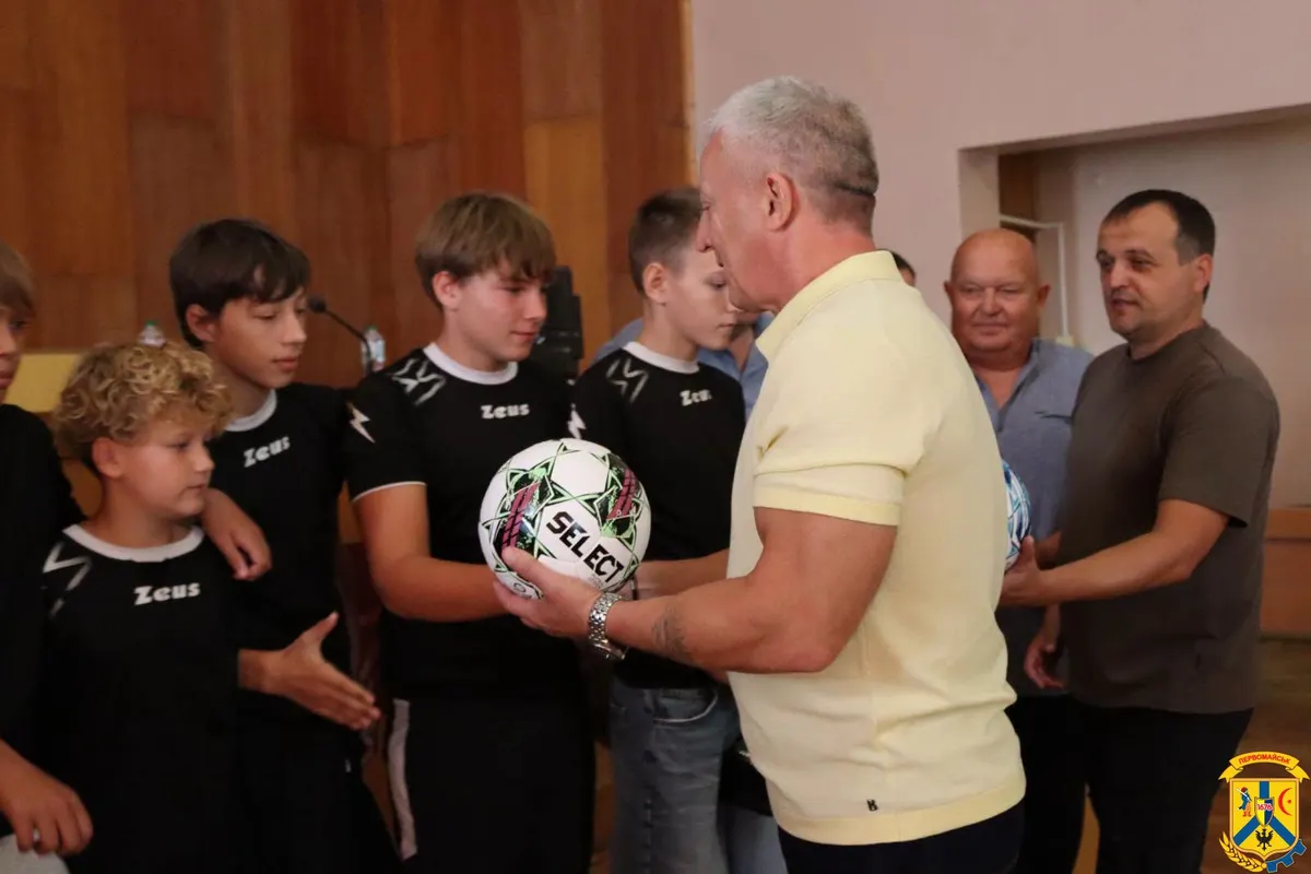 Сесія у Первомайську: нагороди військовим, суперечки про комісії та ремонт ліцею