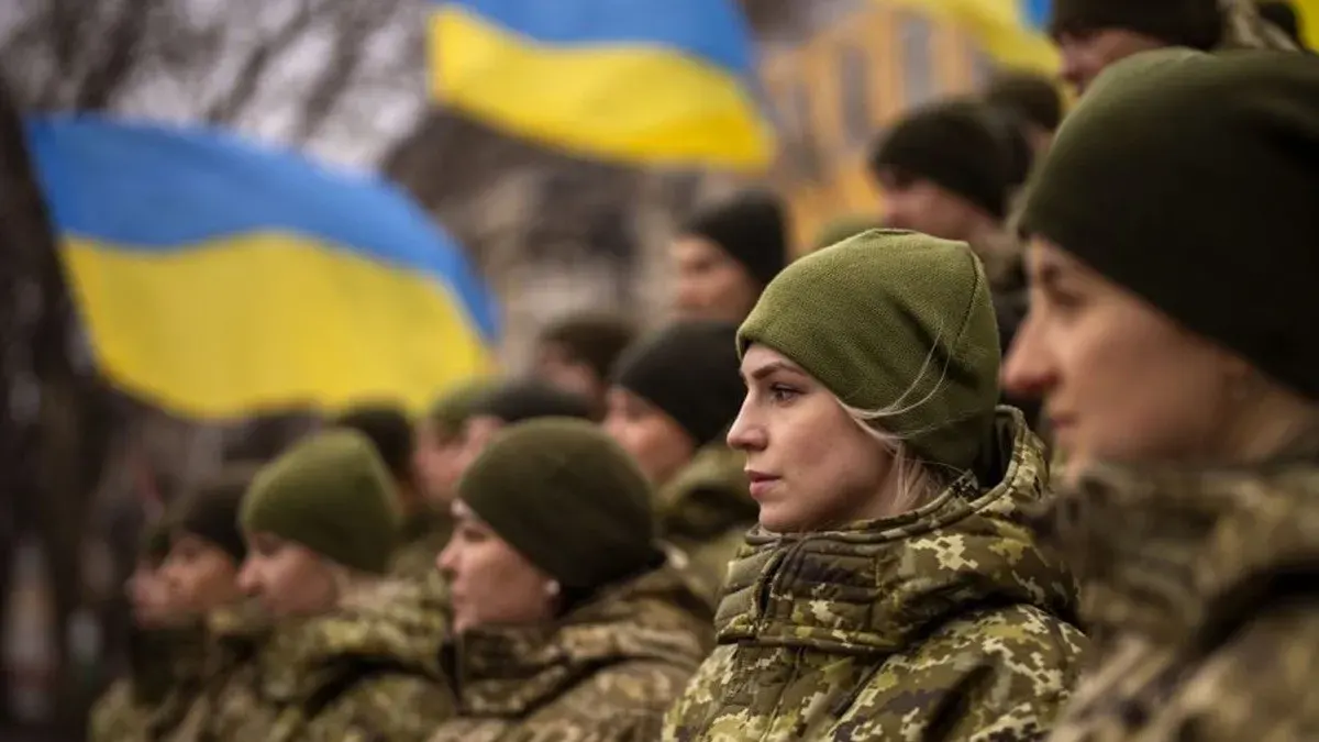 Резніков пропонує обговорити військовий обов’язок для жінок: що відомо