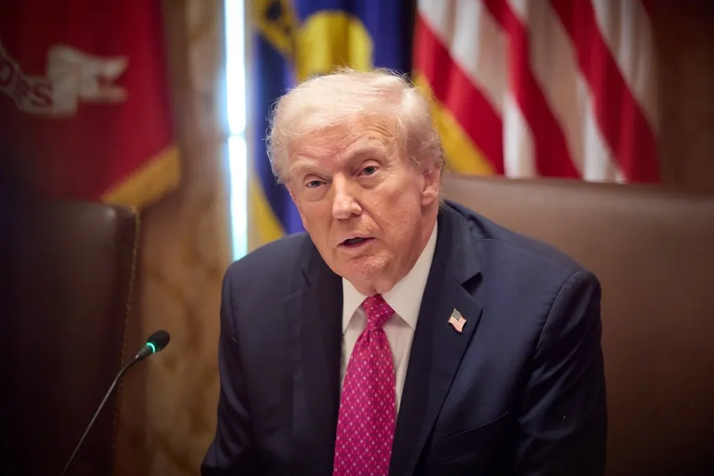 Трамп підписав закон про санкції: покупцям російських нафти й газу загрожують мита до 100%