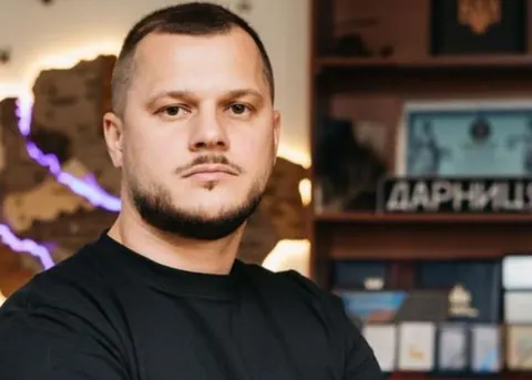 Дарницька РДА знову лідирує: тендер на укриття за 305 млн із цінами на ковпачки у 100 разів вищими