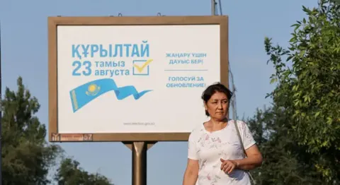 У Казахстані стартували вибори без опозиції: що відомо
