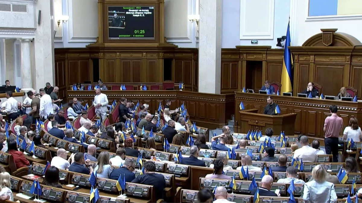 Хмара йде на Міноборони вже як цивільний: що сказав у Раді
