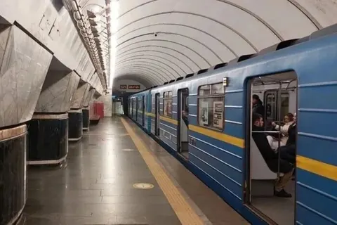Київське метро тестує наземну ділянку під час тривоги перед запуском руху