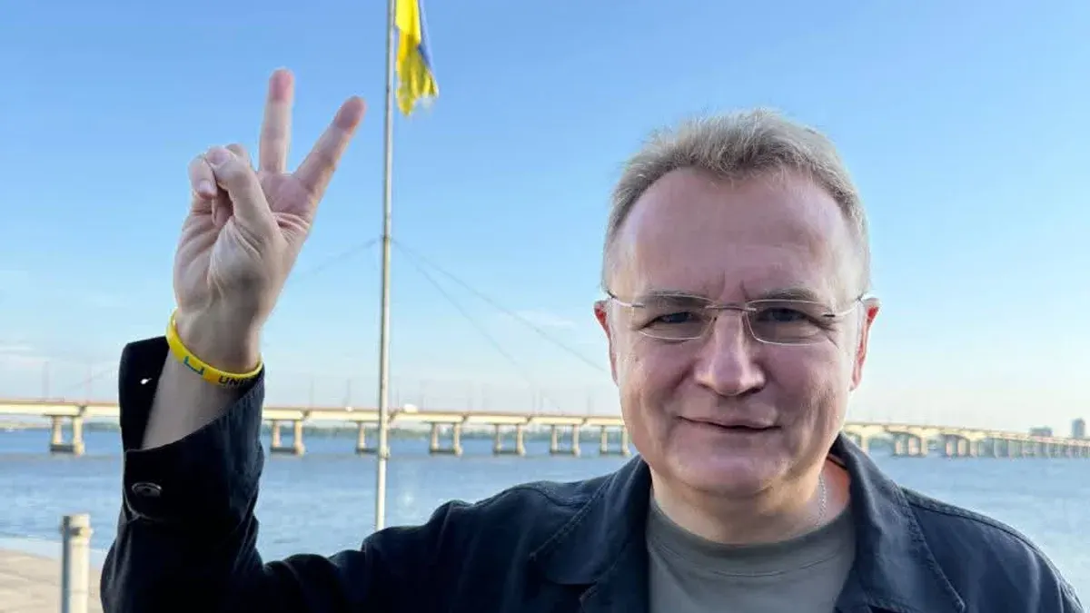 Садовий знайшов у службовому авто пристрій, схожий на прослушку