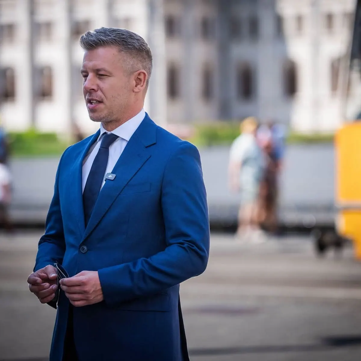 Мадяр обіцяє зняти заборону на усиновлення дітей одностатевими парами в Угорщині