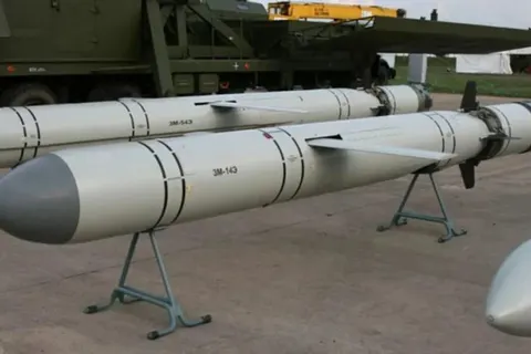 Російська ракета Х-101 залетіла до Польщі: Туск терміново виїхав на місце