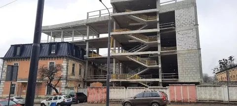Багаторічний недобуд на Шевченка у Львові: мерія обіцяє розібратися