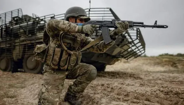 Зброя для фронту під загрозою: виробники б'ють на сполох через паузу в закупівлях