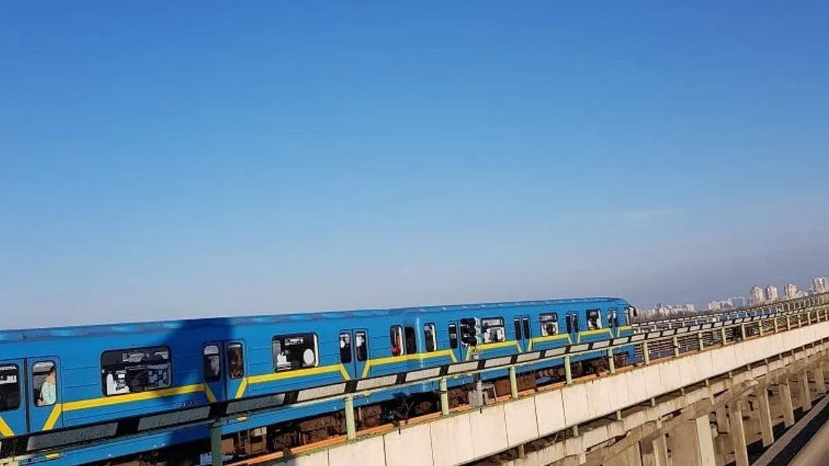 Жовта тривога — зеленій гілці метро: як змінять рух у Києві