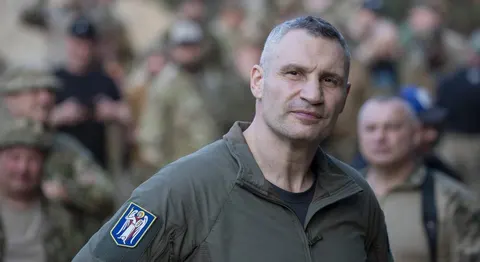 Київ просить уряд послабити комендантську годину та відкрити мости під час триво