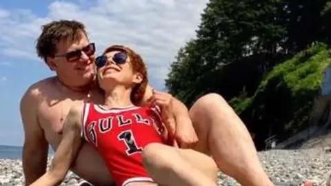 «Я жива людина»: Лебідь показала уколи в інтимну зону, Розенко оцінив