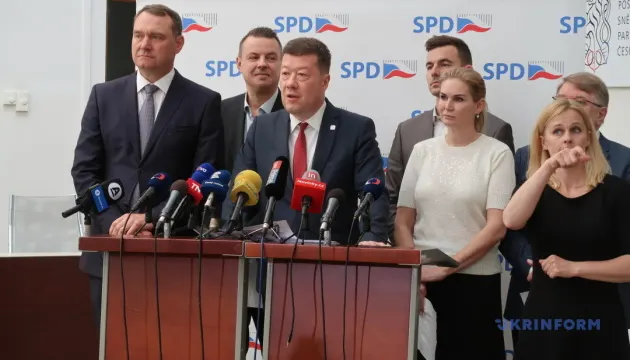 У Чехії хочуть урізати виплати українцям: деталі пропозиції