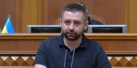 У справі про «конверти» для депутатів брали зразки ДНК у помічника Арахамії