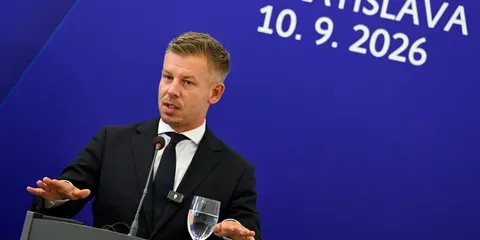 Мадяр і глава МЗС Угорщини відповіли Сибізі на слова про «орбанівську політику»