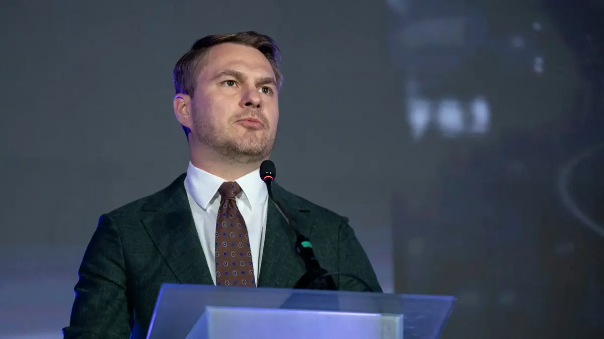 Нічний виїзд, відмова від охорони й три версії: як Кравченко залишив Україну