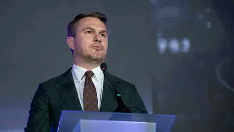 Нічний виїзд, відмова від охорони й три версії: як Кравченко залишив Україну