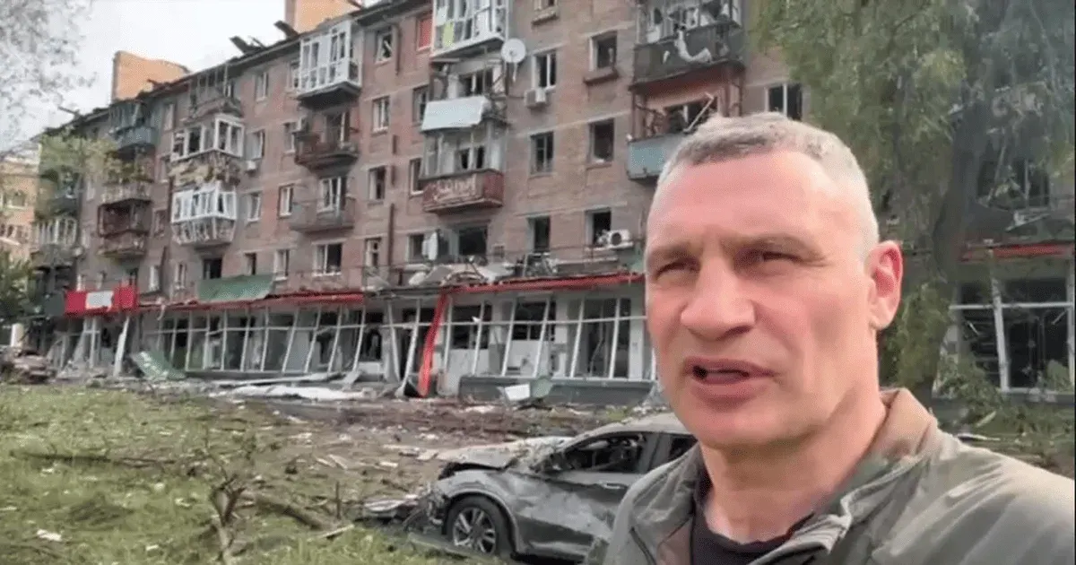 Рух мостами Києва під час тривог можуть змінити: що вирішила Рада оборони
