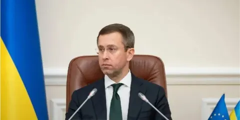 Уряд береться за чиновників: скоротять вакансії та заступників міністрів