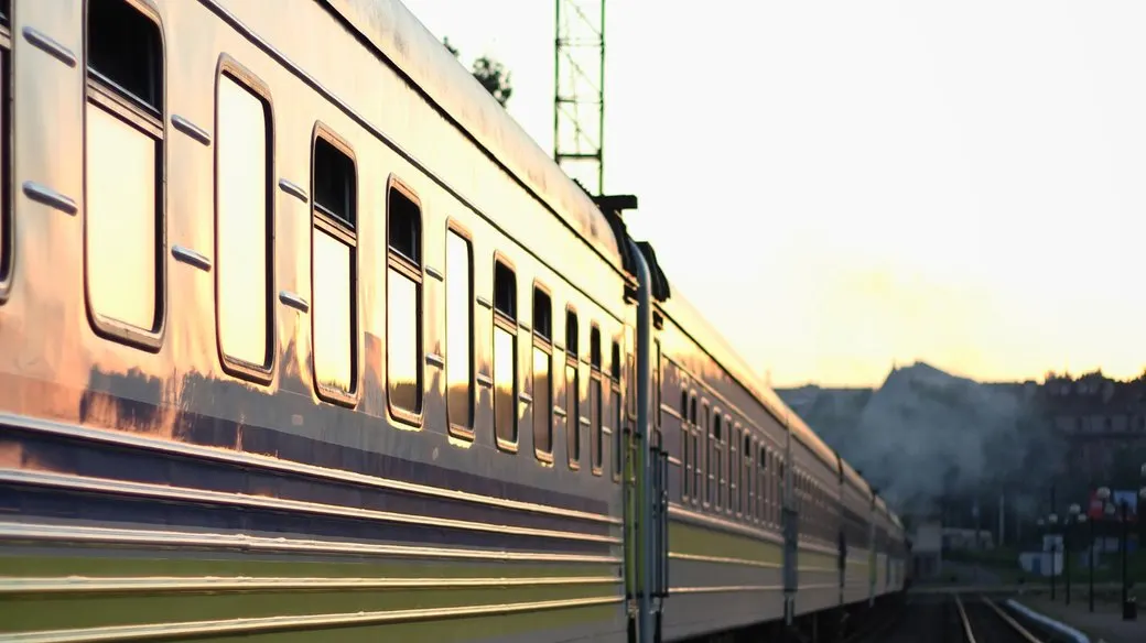 Стрий проти Укрзалізниці: чому скасували зупинки потягів та що кажуть пасажири
