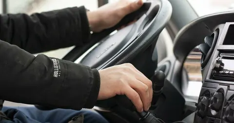 Рада підтримала штрафи за гучний вихлоп: до 34 тисяч гривень і позбавлення прав