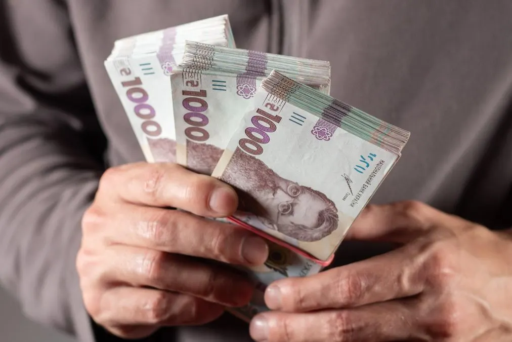 Кредит до 15 тисяч продають, за більші – судяться: коли борг можна списати