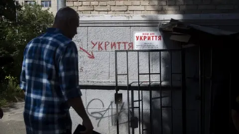 Гроші на укриття є, а хто відповідає — невідомо: як Київ розбирається з безпекою