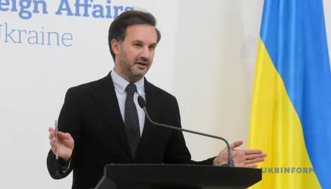 Київ запропонував Будапешту нові дату і місце зустрічі Зеленського з Мадяром