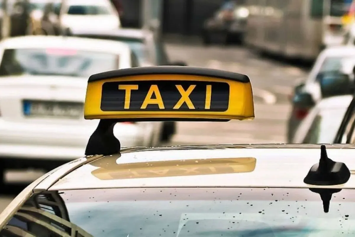 У Києві таксі подорожчало в рази через тривогу: ціни на маршрути