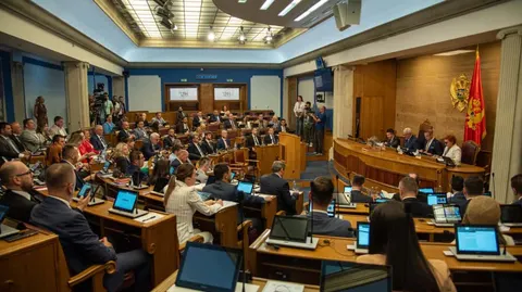 Чорногорія знімає імунітет з влади у корупційних справах