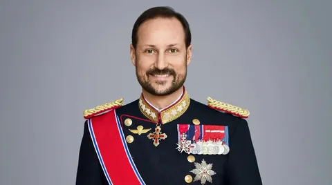 Гокон став новим королем Норвегії після смерті батька