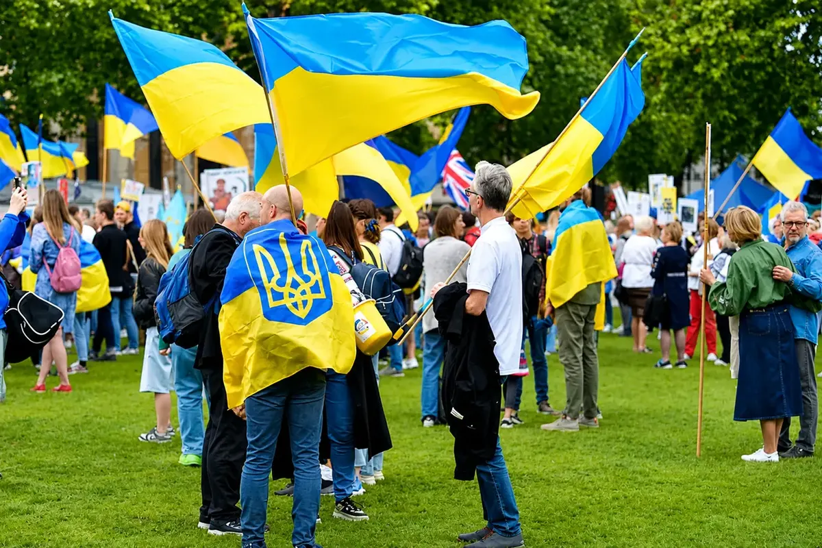 ЄС продовжив захист українців до 2028: нові правила для військовозобов'язаних