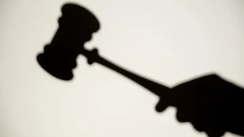 Пріоритетні скарги на суддів роками лежать без руху — що не так із системою
