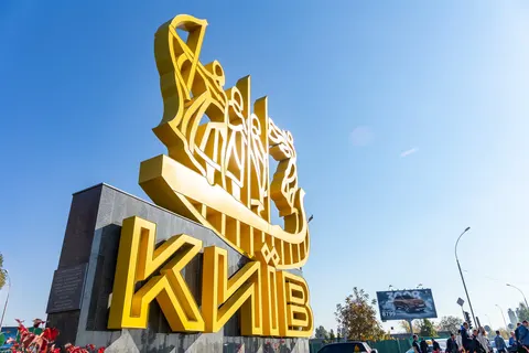Київ хоче послабити комендантську годину та запустити зелену гілку метро під час