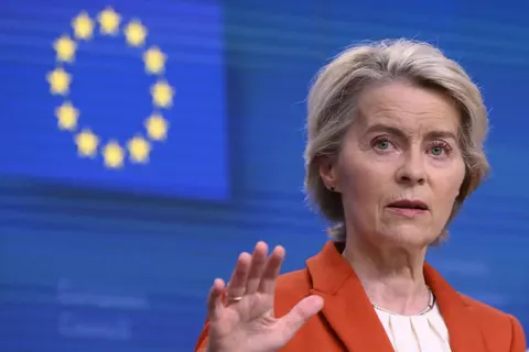 Фон дер Ляєн запевнила Мерца: ЄС відповість на гібридні атаки РФ