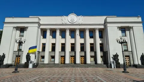 Рада достроково позбавила мандатів двох нардепів зі «Слуги народу»